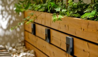 Giantex Wood Planter with Trellis